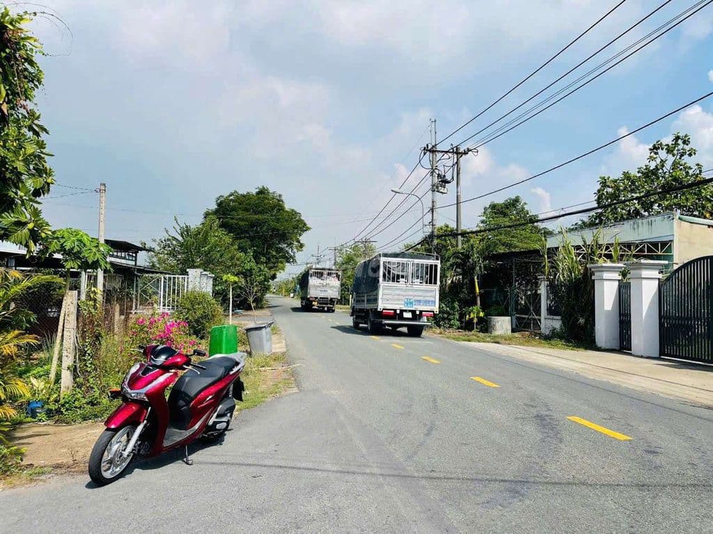 Tôi bán gấp hơn sào sổ riêng thổ cư đường nhựa sát quốc lộ - Ảnh 2