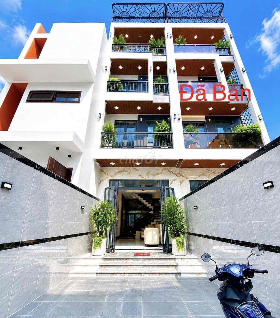 Nhà sau trường học, đường thông, DT:4x25M, Trệt, 3Lầu, 4PN, Sân xe hoi