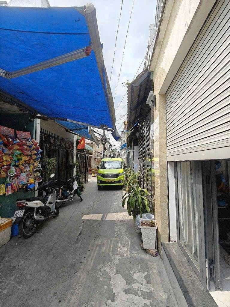 NHÀ 2 TẦNG HXH NGAY CHỢ HIEP THÀNH QUẬN 12