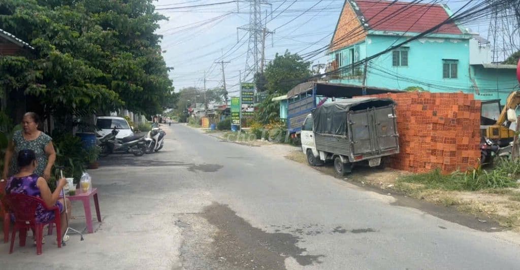 Đất gần Trường Học 1 xẹt LÊ THỊ BAY, 7,9X30M2 có 100m2 thổ, 2 tỷ 450