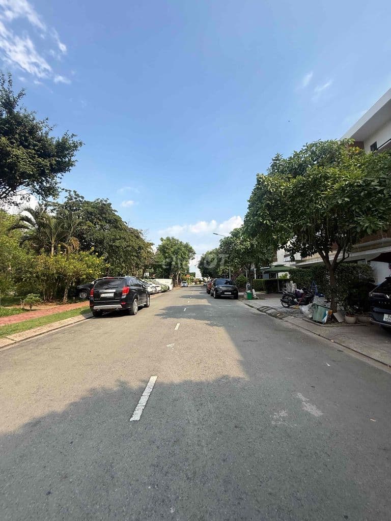 Mặt tiền đường 9 KDC Khang Điền, DT: 200m2/17.5 Tỷ