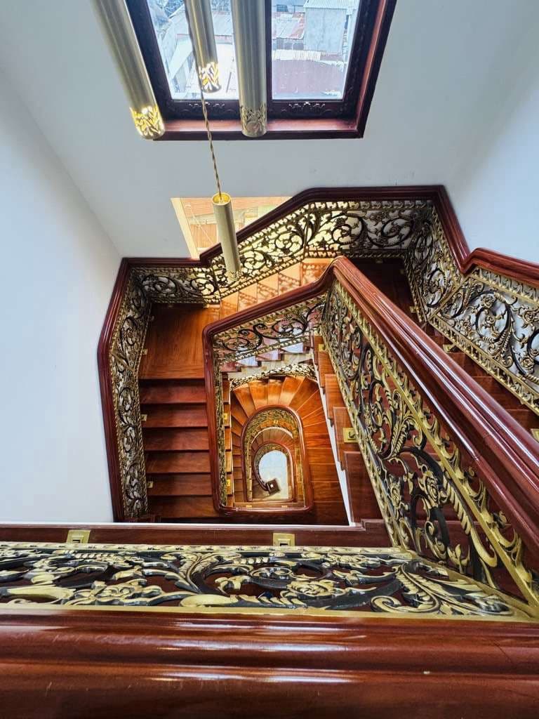 VILLA - BỂ BƠI , HỒ CÁ KOI, THANG MÁY - ỐP FULL GỖ. - Ảnh 3