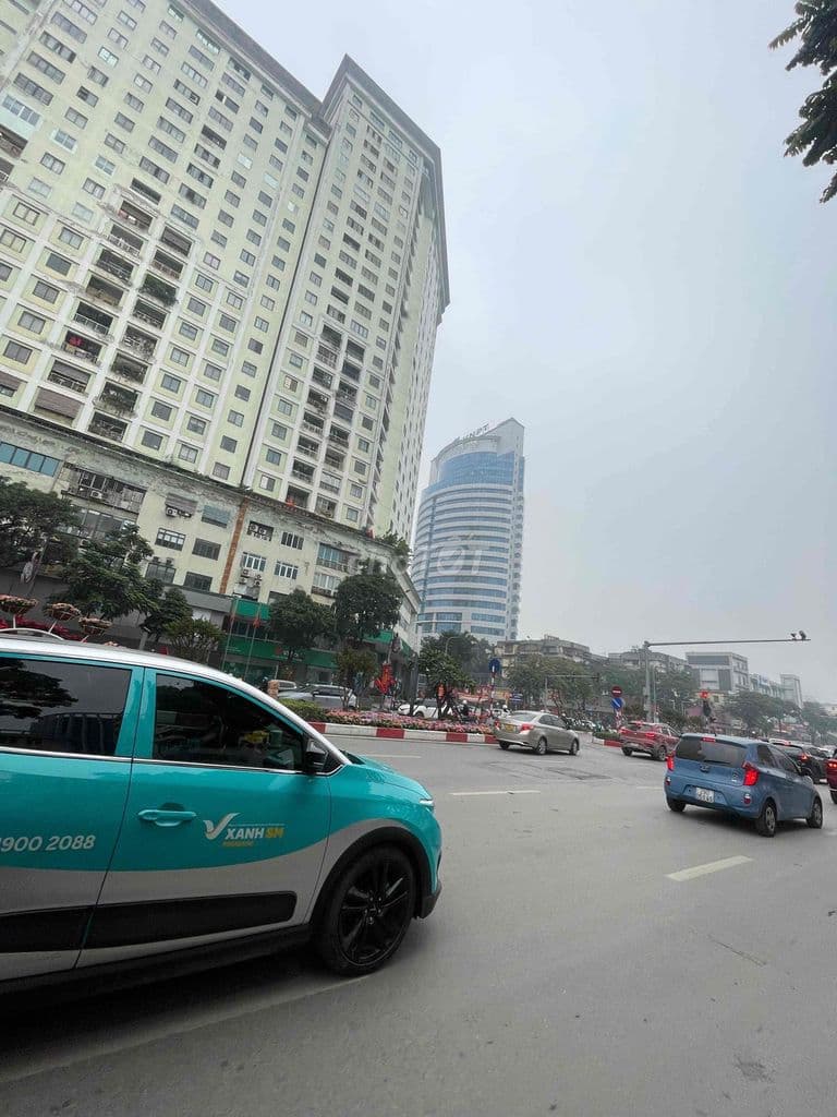 nhà mặt phố cầu giấy 850m2 11tmt 40m 989.9 tỷ. hot