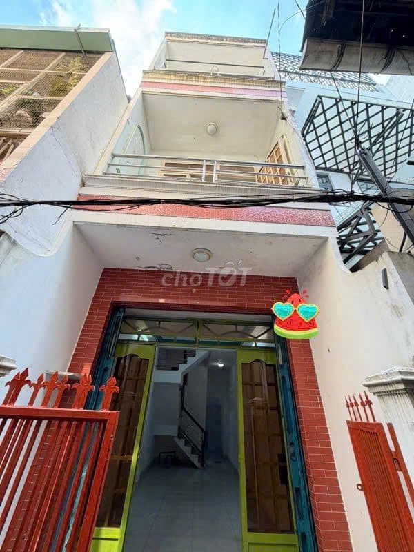 Bán nhà 2 lầu đúc BTCT đường Trần Hưng Đạo P5 Q5