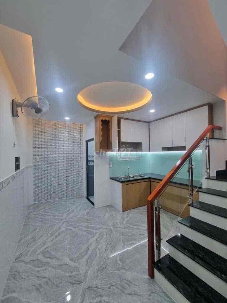 NHÀ 2 TẦNG ĐƯỜNG THÔNG XE HƠI NGUYỄN ẢNH THỦ HT GẦN CHỢ NHÀ ĐẸP Ở NGAY