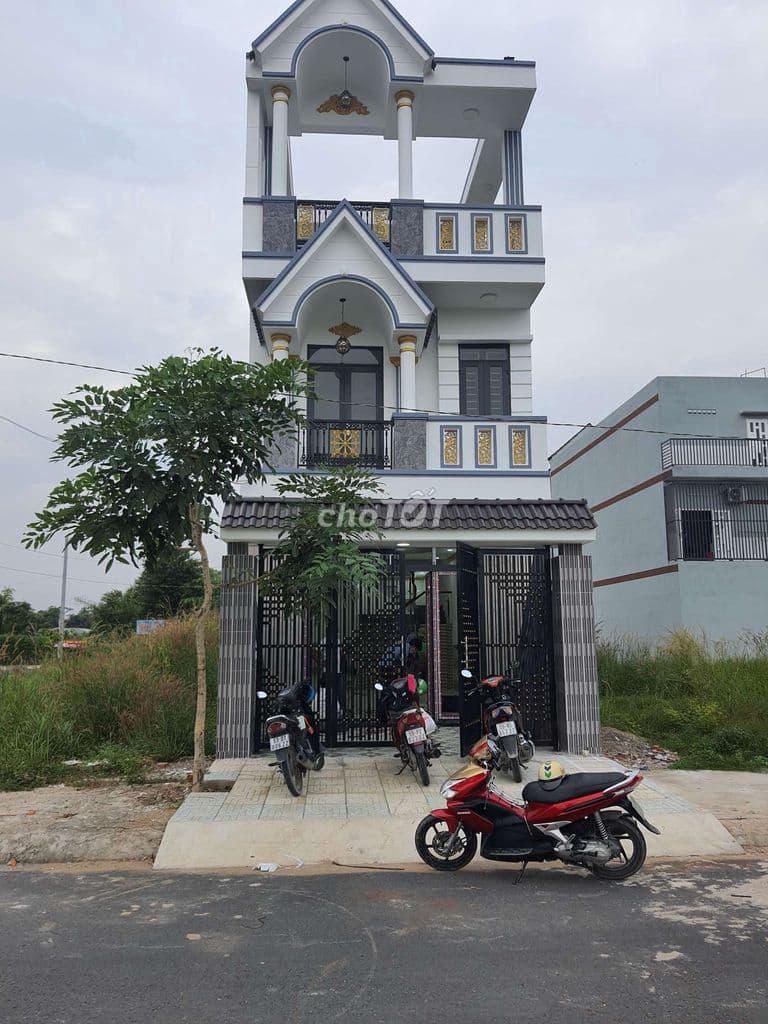 Bán Nhà Xã Hưng Long