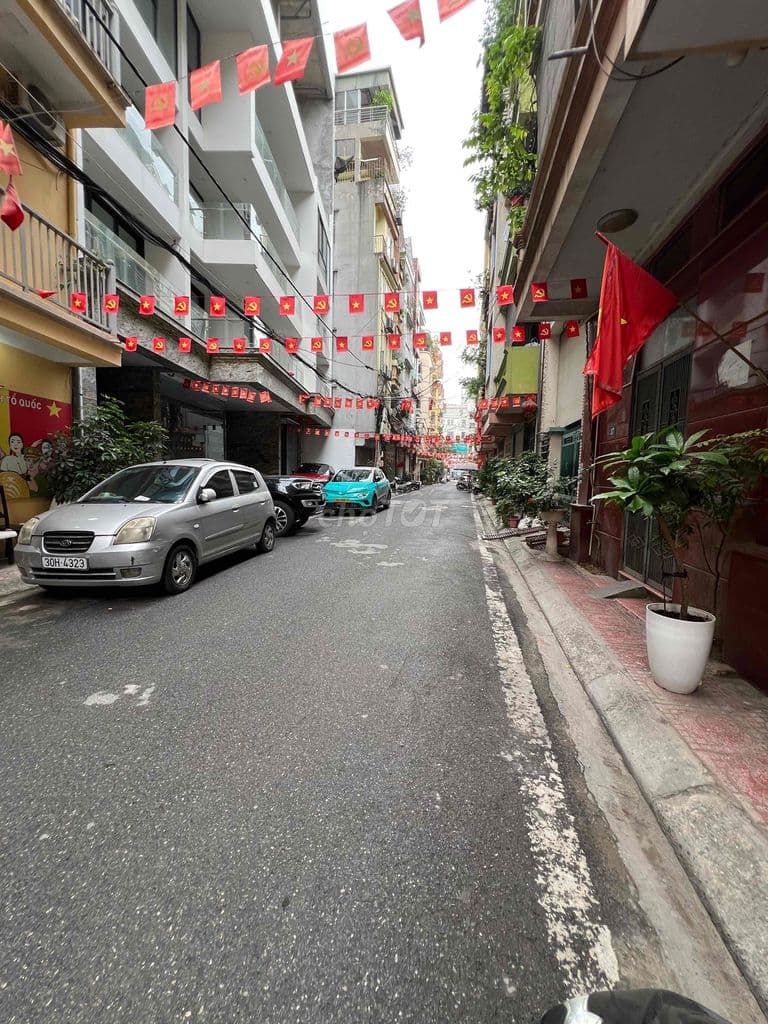 Chung cư 2 ngủ Tây Hồ - giá hơn 2 tỷ - nội thất cực xịn - có ban công