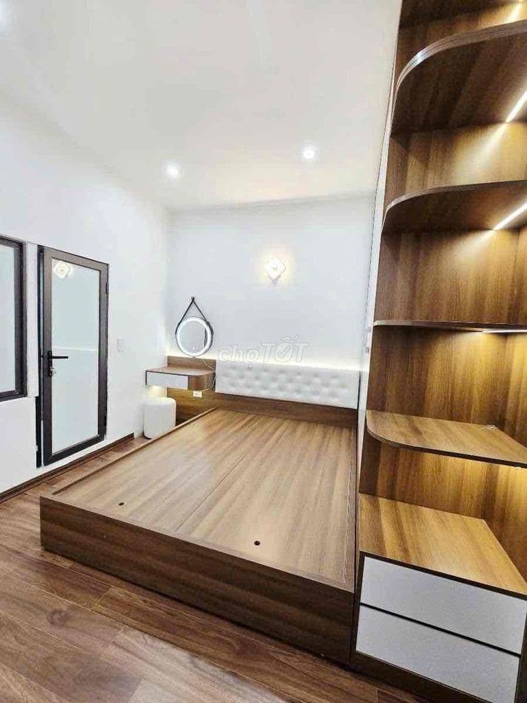 TT Chùa Láng, ô tô đỗ, gần phố, 2 thoáng, full nội thất, ở luôn - Ảnh 3