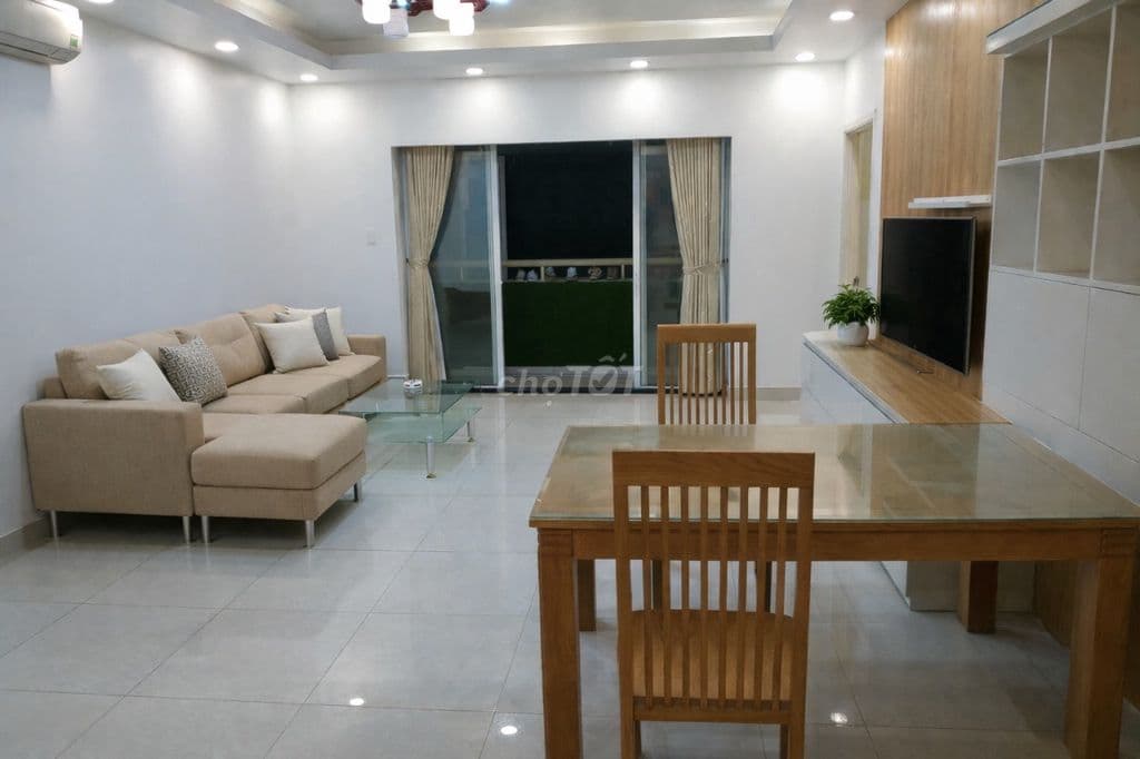 Bán Gấp Căn Hộ Hùng Vương Plaza - 130m², 3PN, 3WC - Sổ Hồng Riêng