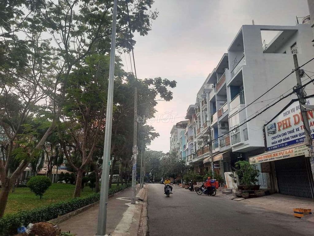 Nhà đối diện công viên 4x17 3 lầu mới tinh khu Bình Phú - Ảnh 2