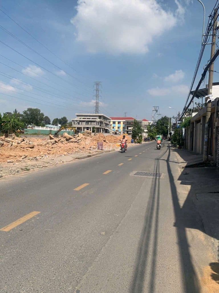 Bán lô đất 98,2m2 ngay Vincom Lê Văn Việt giá 6,8 tỷ