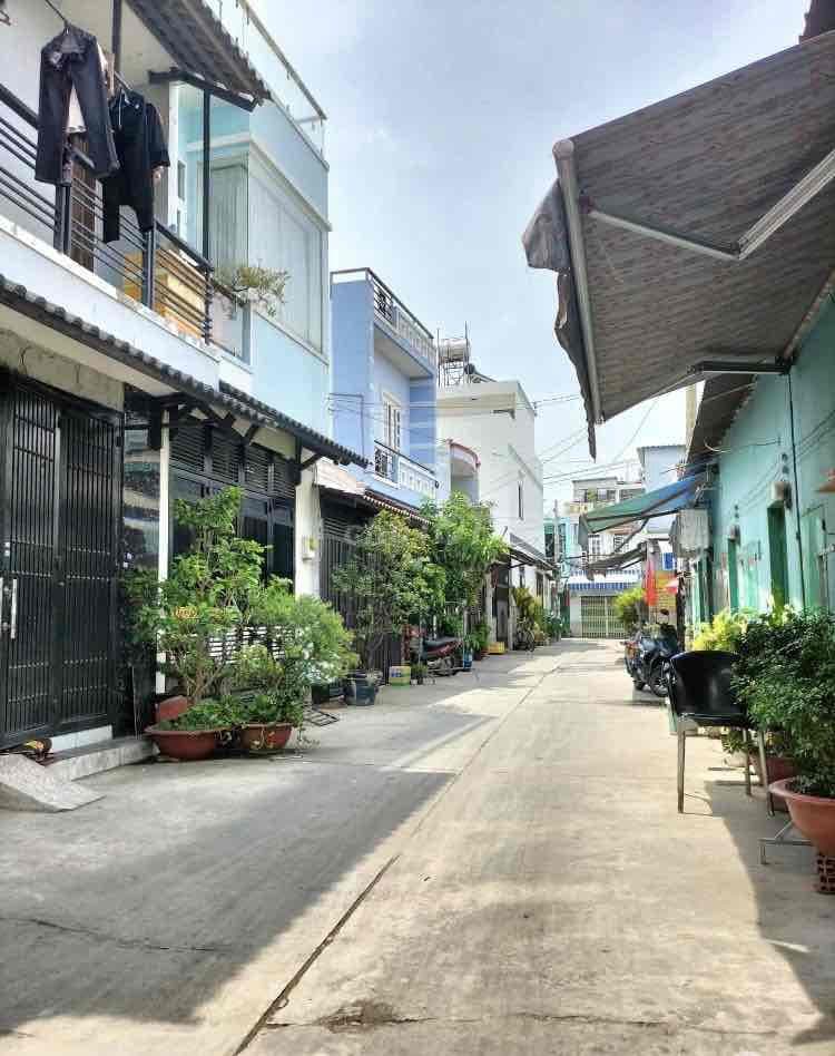 NGANG 4.5 X 11 - NHỈNH 3 TỶ - HẺM Ô TÔ - LÊ VĂN QUỚI , BÌNH TÂN