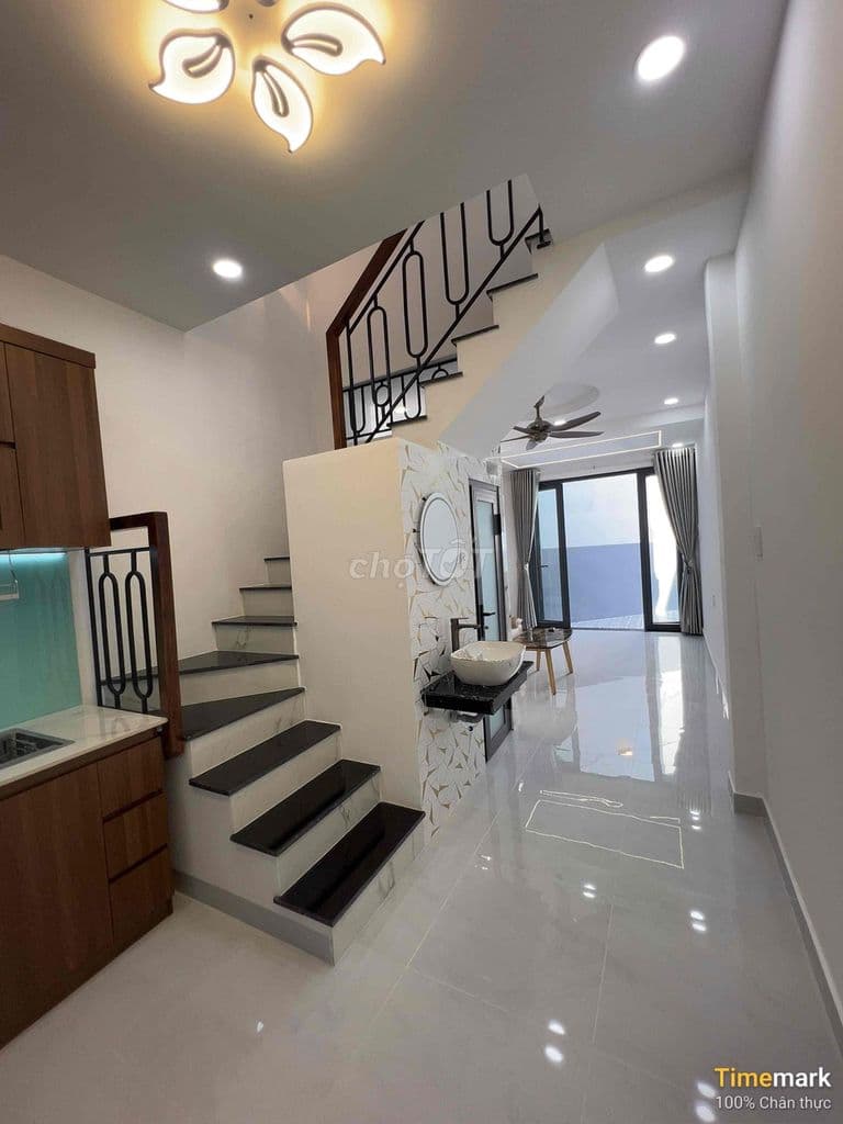 Nhà 2 Tầng-Sát Mặt Tiền-Nhà Đẹp Vô ở Liền - Ảnh 3