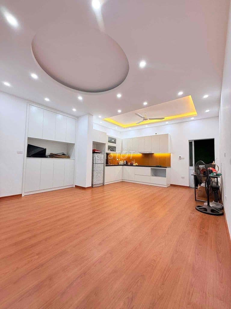 Bán nhà Nguyễn Chính -Thịnh Liệt gần ô tô nội thất mới , nhà 3 thoáng