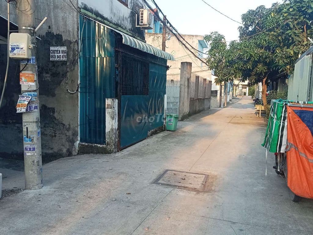 Nhà 3,3x5m hẻm thông trước nhà 2,8 ra 9m là hẻm xe tải - Ảnh 2