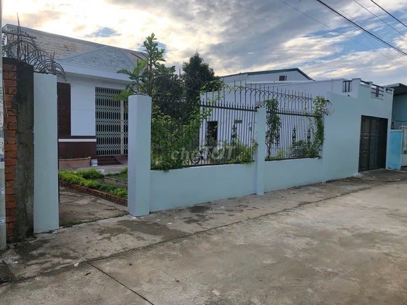 Bán gấp căn nhà vườn 190m2 Lê Minh Nhựt sổ hồng riêng giá 910 triệu