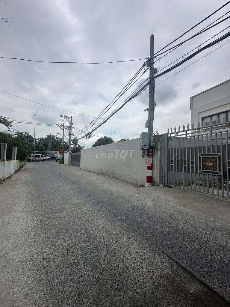 Bán xưởng sát Quốc lộ 1A, 175m2, Đường thông xe công chạy, chỉ 8,9 tỷ