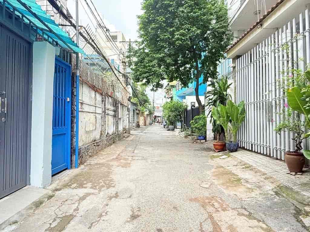 HOA HẬU CHÂN DÀI PVT CHỜ BẠCH MÃ HOÀNG TỬ TỚI RƯỚC - Ảnh 3