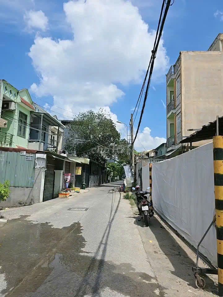 Hơn 2ty MT nhựa nhánh Huỳnh Thị Na 4,5x14 đúc lửng 3PN giữ sổ chính