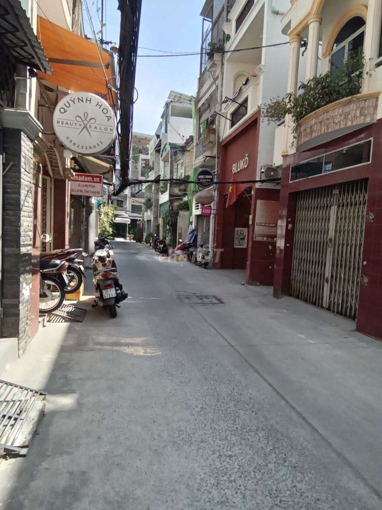 Gấp! Nhà trệt 3 lầu, hẻm 5m Trần Quang Diệu Q3, DT 10x11m