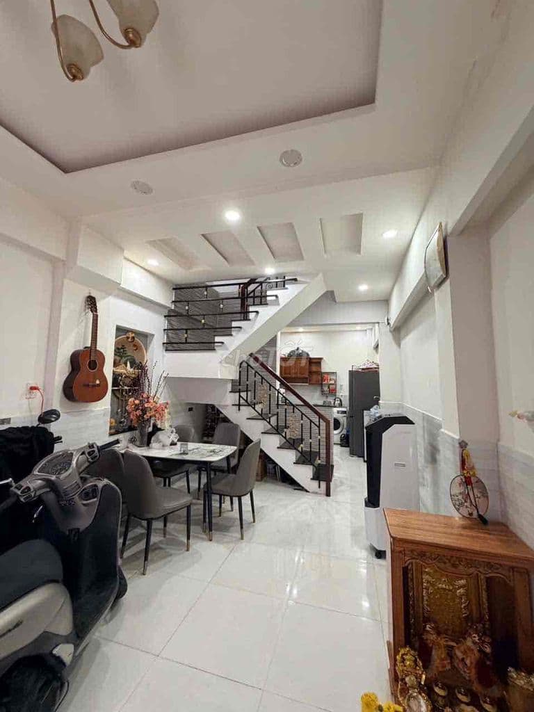 Dương Bá Trạc 3m5 x10m k lộ giới 1 lầu sh hoàn công đủ sát mặt tiền