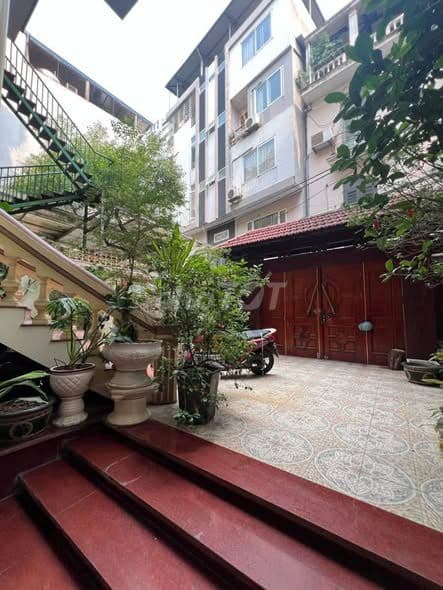 bán biệt thự Cầu Giấy - nội thất gỗ quý