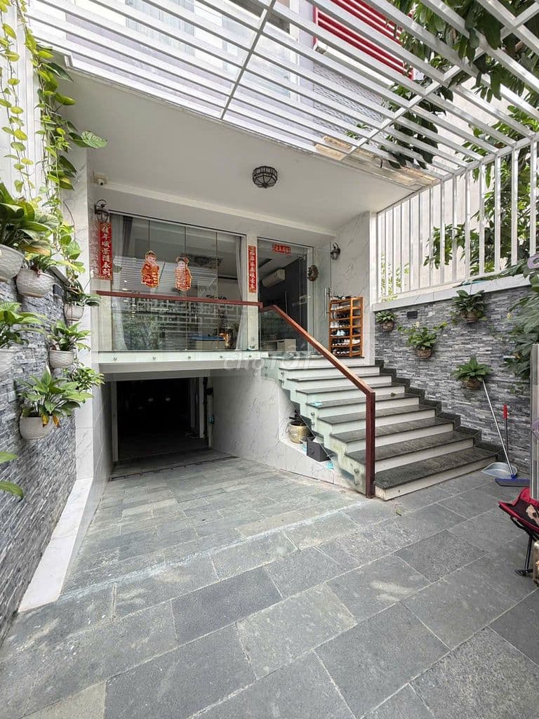 Nhà 5x22m, 5 tầng, có hầm, thang máy, KDC Đại Phúc, Bình Hưng