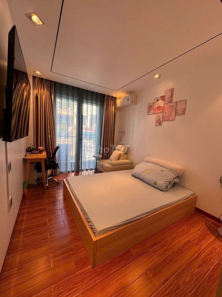 Bán nhanh nhà mặt tiền từ 9,5 tỷ xuống 9 tỷ, xe hơi quay đầu