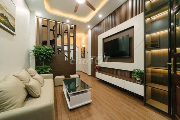 bán nhà 6 phòng ngủ đường Nguyễn Đình Hoàn - Ảnh 2