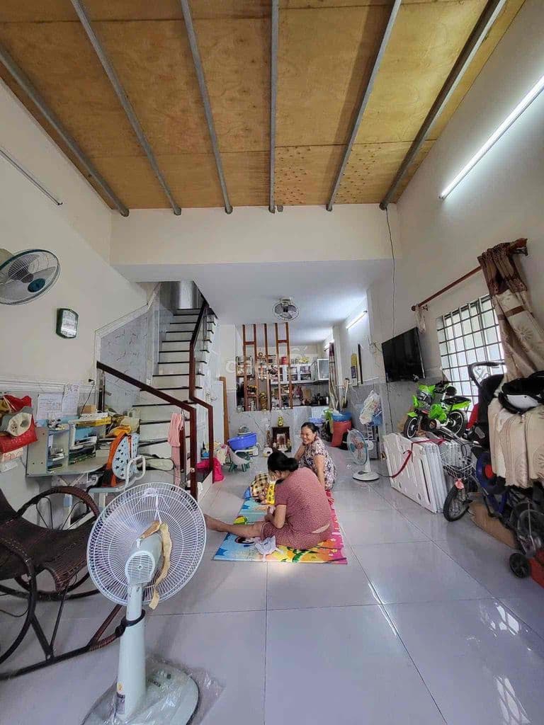 BÁN NHÀ LÔ GÓC 2 MẶT HẺM XE HƠI TẬN CỬA GIÁ CHỈ NHỈNH 3 TỶ - Ảnh 2