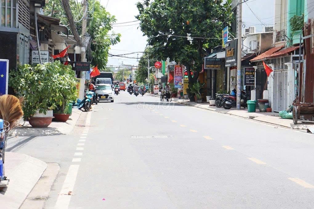 NHÀ ĐẸP 4 TẦNG NGAY CHỢ HIỆP BÌNH - ĐƯỜNG 7M KHU NHÀ ĐỒNG BỘ ĐẸP.