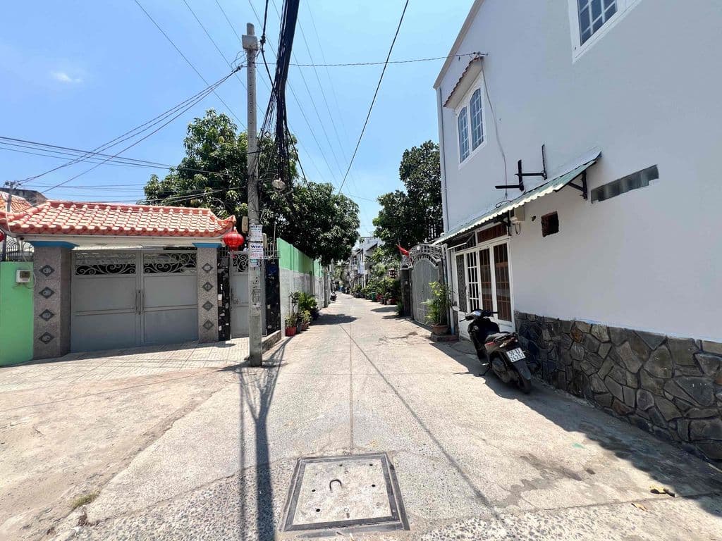 Nhà 2 Tầng Góc 2 Mặt Tiền Đường Oto Né Nhau Ngay GaMetro - Ngang 5M - Ảnh 3