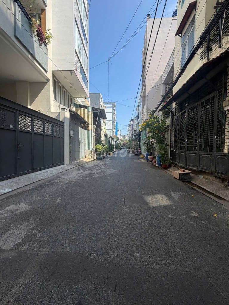 Bán nhà hẻm 6m thông Lạc Long Quân p5 40m2 2 lầu đúc giá 6.5 tỷ còn TL