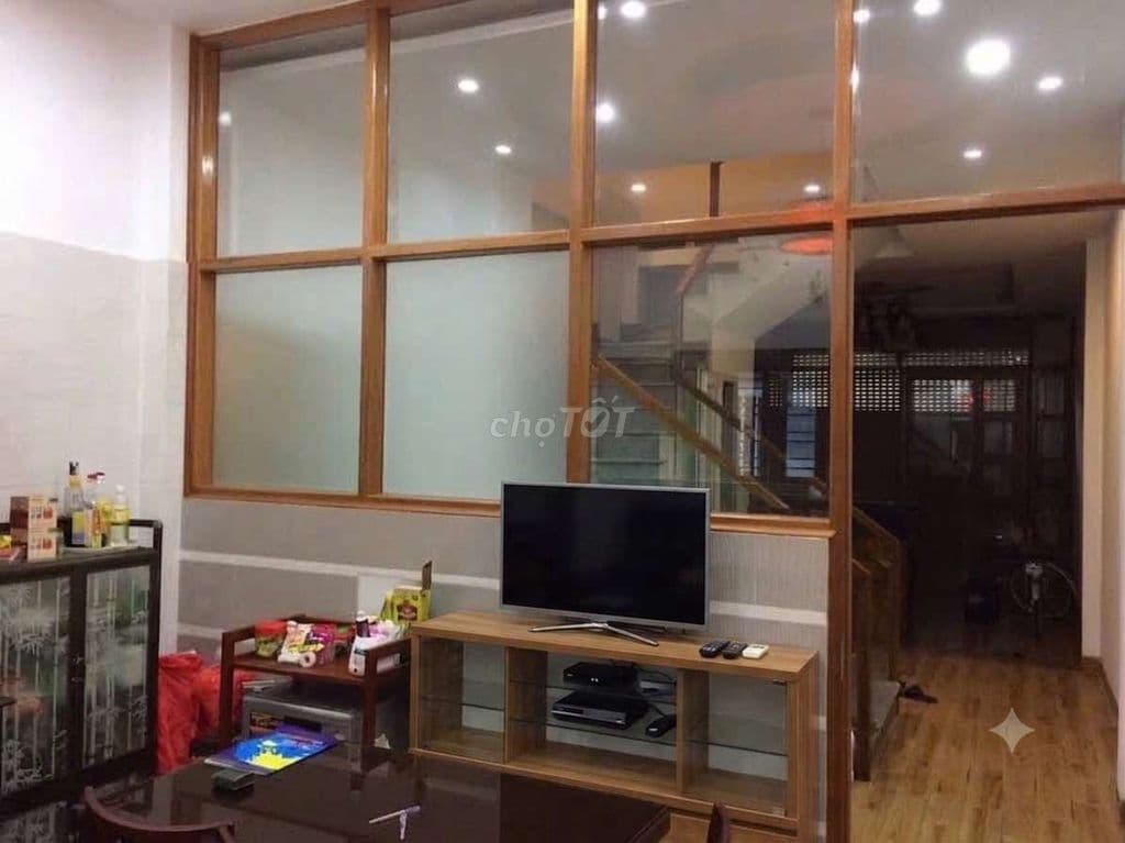 NHÀ NGAY VÒNG XOAY LÊ ĐẠI HÀNH- HẺM XE HƠI- 4 LẦU -51M2- NHỈNH 8 T.Ỷ.