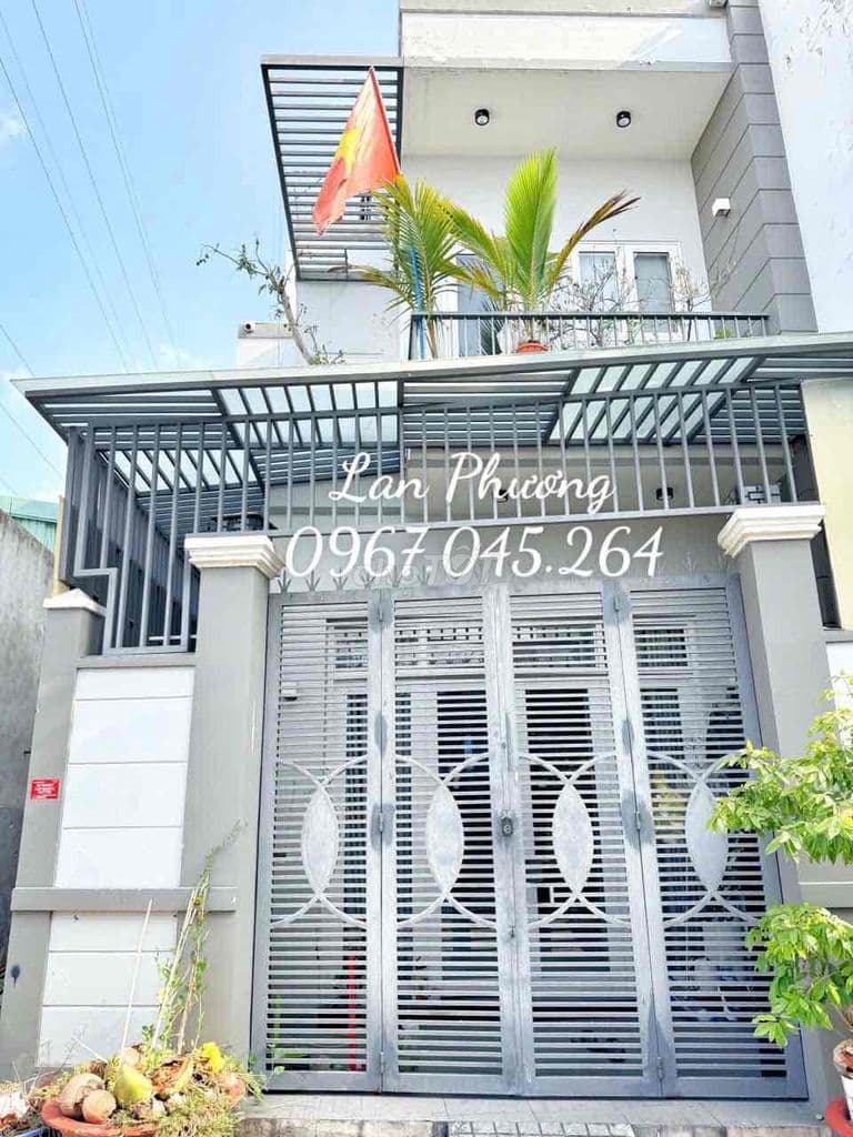 NHÀ NGANG 5M - SÁT HẺM XE HƠI - CHỦ XÂY KIÊN CỐ - NGAY CẦU PHÚ MỸ HƯNG