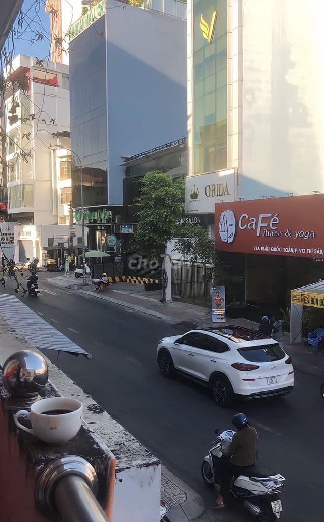 Nhà mặt tiền 34m2, 2 phòng ngủ, đường Trần quốc toản,q3