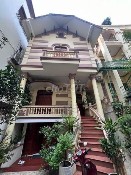 bán biệt thự Cầu Giấy - nội thất gỗ quý - Ảnh 2