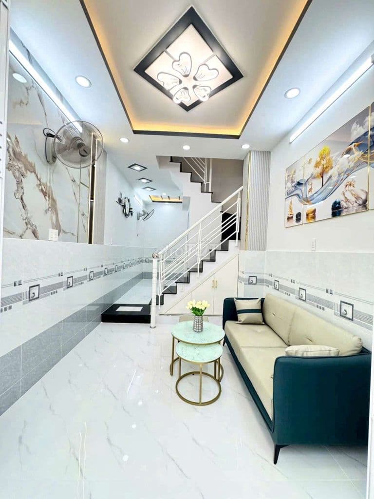 Nhà 2 lầu có sổ hồng cần bán - Ảnh 2
