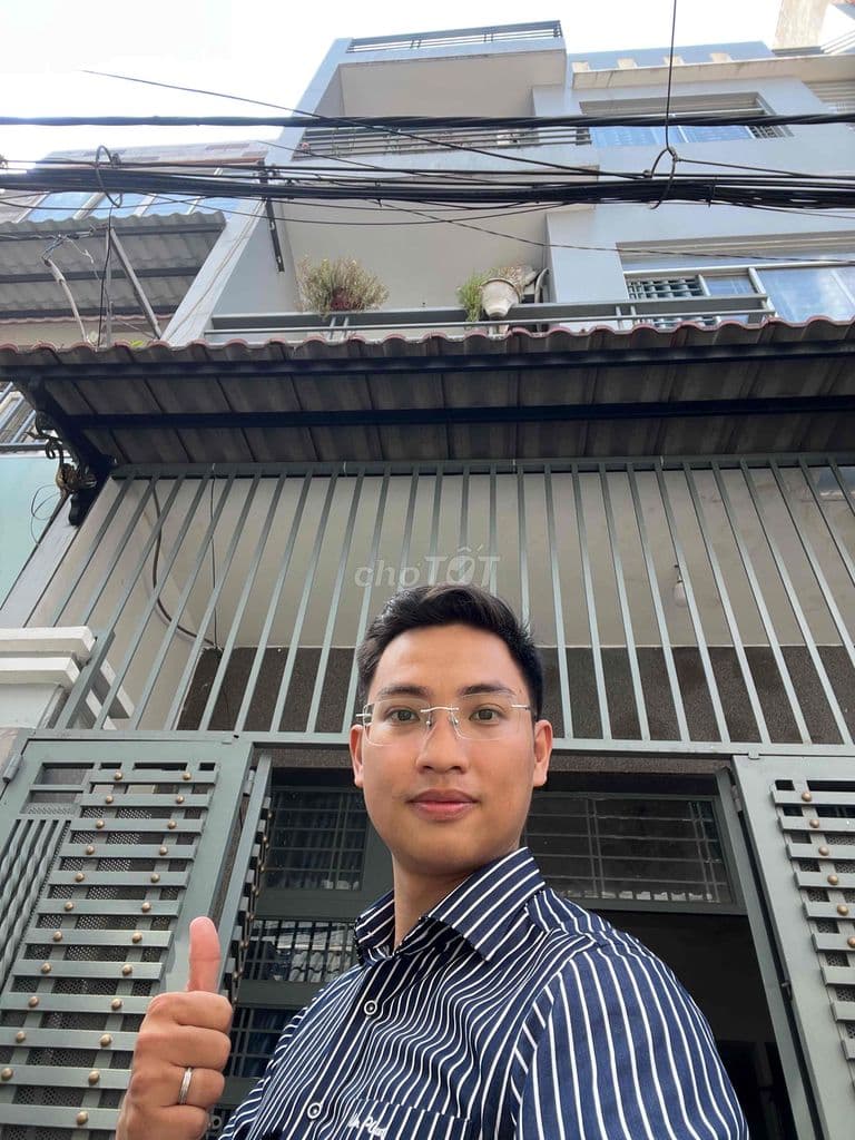 chính chủ gửi bán nhà • 3 Tầng ngang 6m dài 11m • Hẻm xe hơi