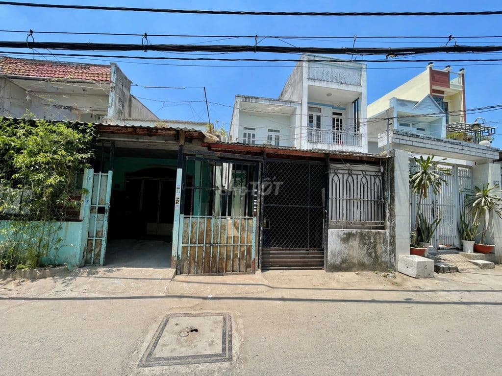 Bán nhà mặt tiền đường Đông Hưng Thuận, Quận 12, 4,1x23m, sổ riêng