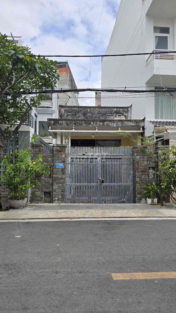 Nhà mặt tiền đường số 49 phường bình thuận Q7