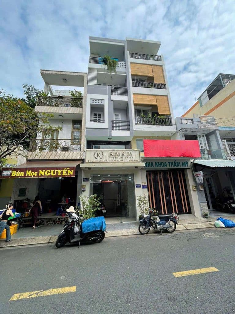 Mặt tiền kinh doanh Cư xá D ngay góc Bình Phú 4 tấm