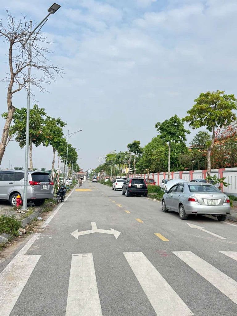 LÔ GÓC ĐẤU GIÁ THƯ LÂM-VỈA HÈ -Ô TÔ TRÁNH-KINH DOANH -Ở ĐẸP - Ảnh 2