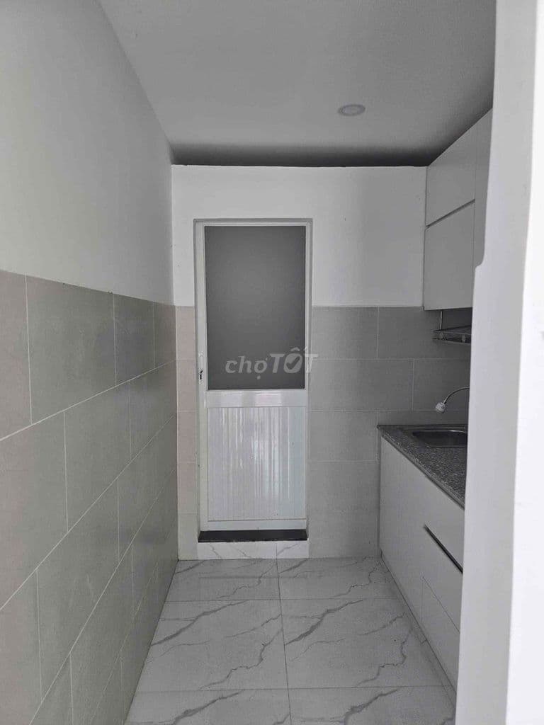 Nhà 2 tầng - 26m2 - ngang 3.9m nở hậu tài lộc - ngay sau uỷ ban q9 cũ - Ảnh 3