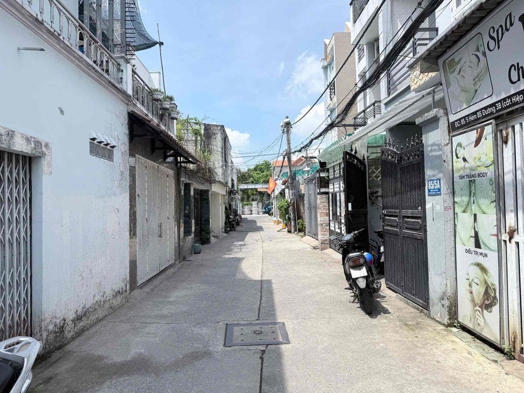 BÁN NHÀ 2 TẦNG NGAY DS38 CHỢ HIỆP BÌNH, ĐƯỜNG Ô TÔ, CÁCH PVĐ 300M