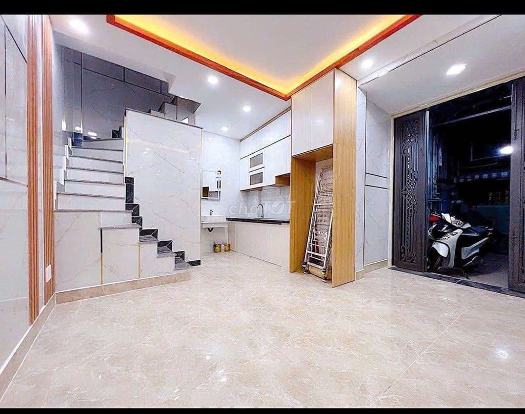 Nhà Đẹp 3 Tầng Hẻm Lớn Sát Mặt Tiền Không Quy Hoạch Q4