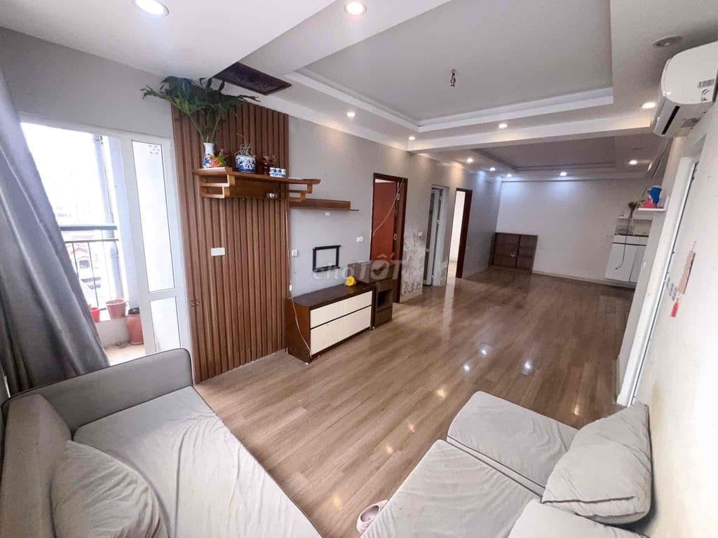 Bán căn hộ chung cư phố Hoàng Cầu, 70m2 x 2 ngủ + wc, view Hồ, 3 thoán - Ảnh 2