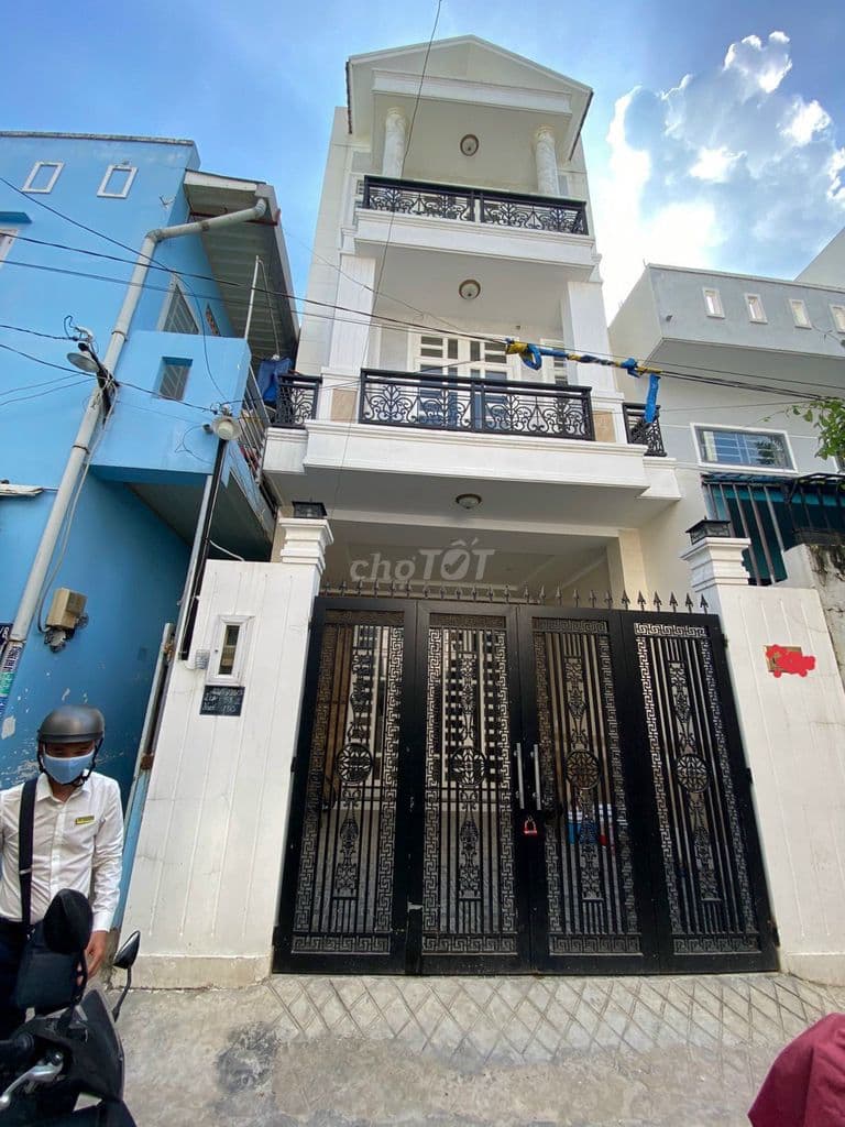 Bán nhà 4 tầng - DT80m2 (5x16m) Gần chợ Bình Triệu - Đối diện ĐH Luật