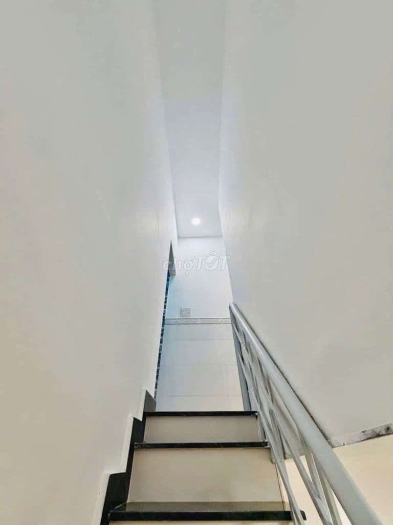 chủ cần bán gấp Dt 28m2 giá 3 tỷ nhỉnh
