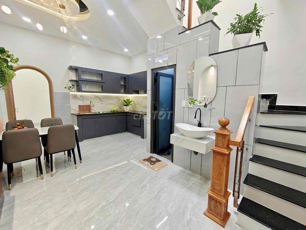 QUÁ THƠM ‘ 56 m 2 TẦNG ‘ 4 x14 m GIÁ 5 x ‘ NHÀ 3 PN ‘ 3 WC ‘ HẺM 6 m - Ảnh 2